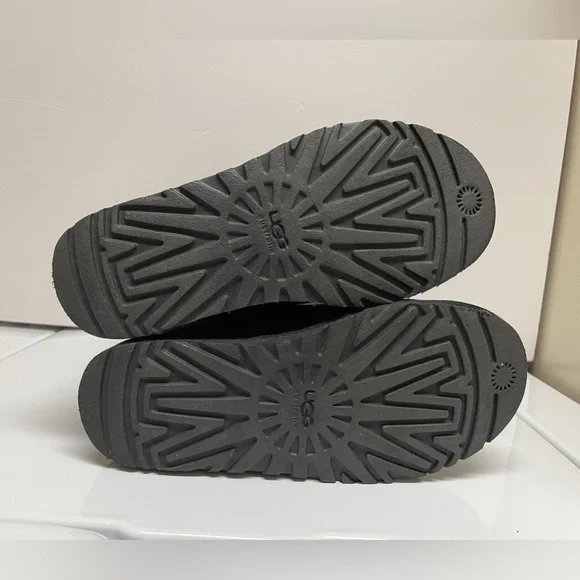 UGG Black Bailey Suede Button Triplet Boots - Size 6 - Picture 5 of 8